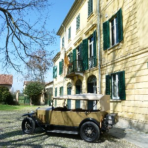 AUTO D'EPOCA ALLA GUALDANA