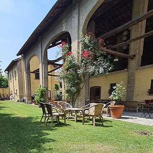 VISTA SU PORTICATO E SALA COLAZIONI